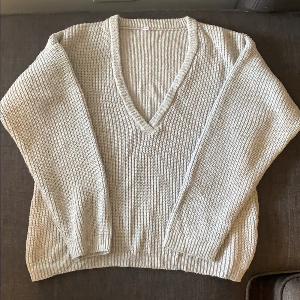 Soft, cozy off the shoulder sweater 🤍